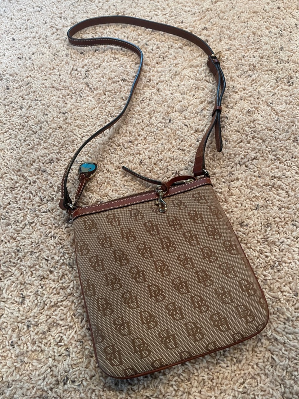 Dooney & Bourke letter bag  crossbody - Picture 2 of 8